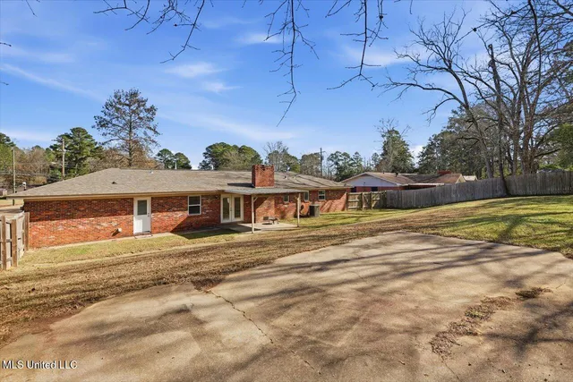 $247,500 | 100 Rollingwood Drive, Brandon, MS 39042