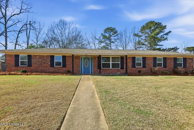 $247,500 | 100 Rollingwood Drive, Brandon, MS 39042