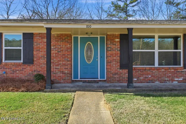 $247,500 | 100 Rollingwood Drive, Brandon, MS 39042
