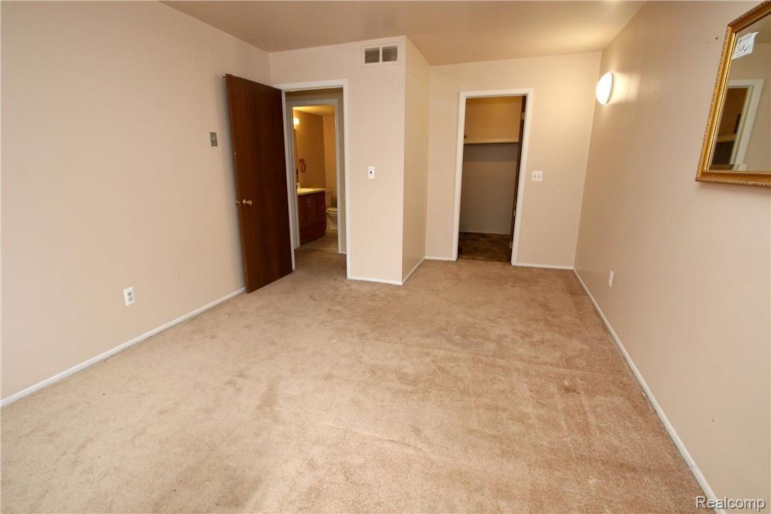 29257 Hayes Road, Unit J2 Warren, MI 48088 - Photo 16 of 24 16BedrmClstView.jpg