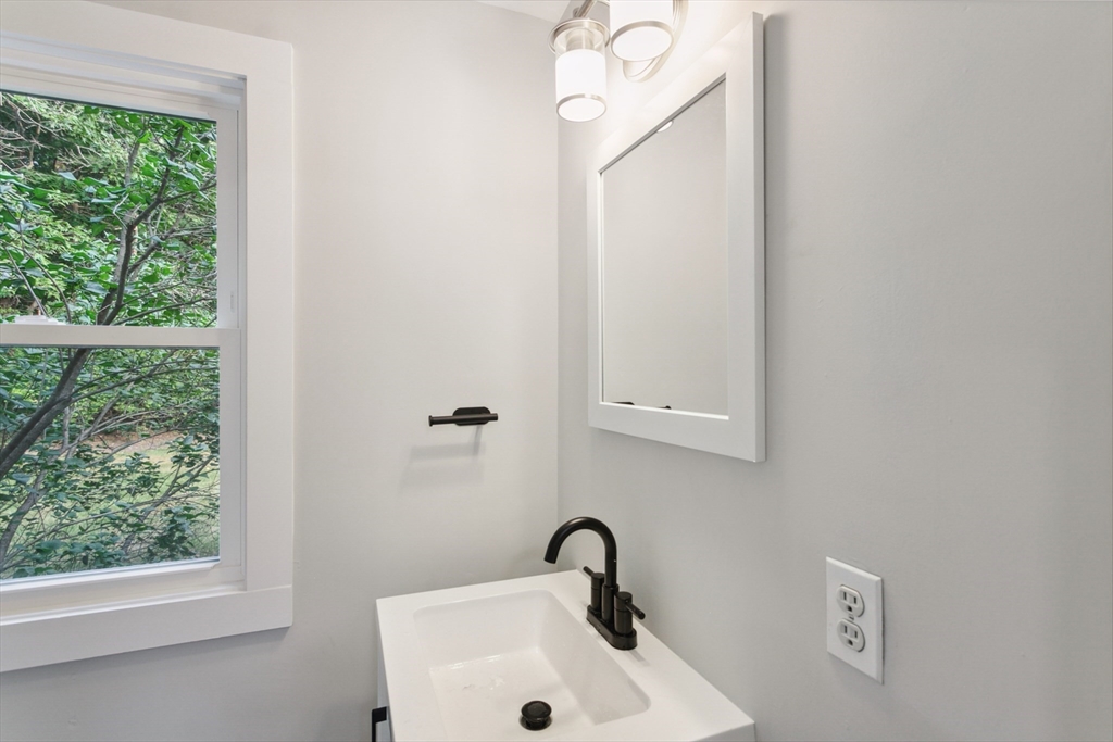 1 Cranmore Road Medfield, MA 02052 - Photo 17 of 29 Gallery Image 17