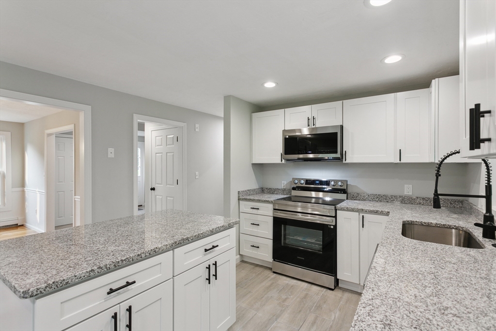 1 Cranmore Road Medfield, MA 02052 - Photo 4 of 29 Gallery Image 4