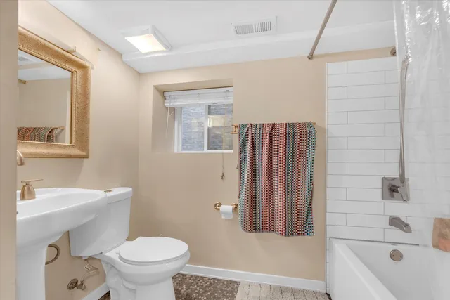 $1,850 | 2212 West Iowa Street, Unit G, Chicago, IL 60622