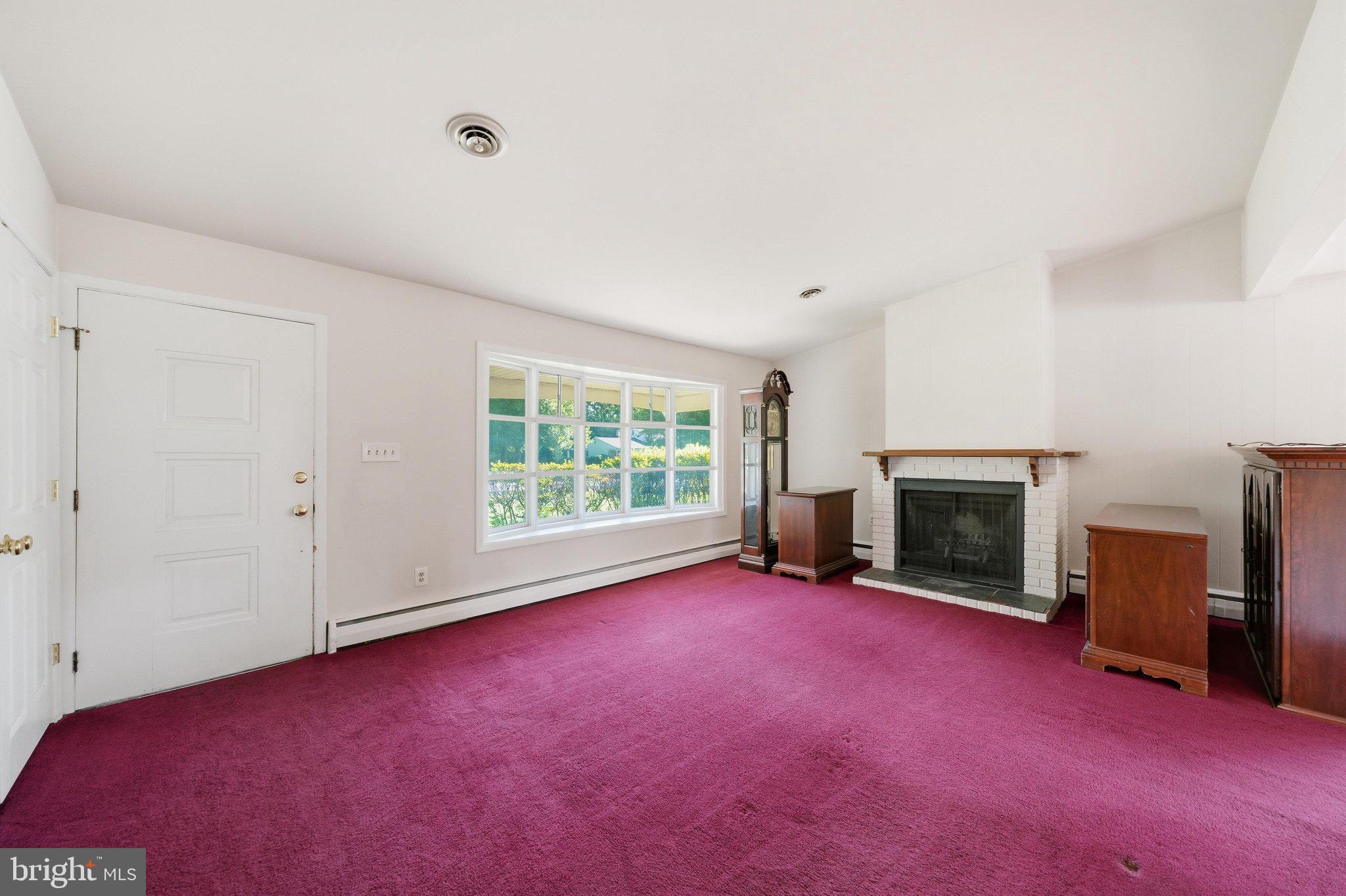 9326 Millbrook Road Ellicott City, MD 21042 - Photo 4 of 40 Living Room