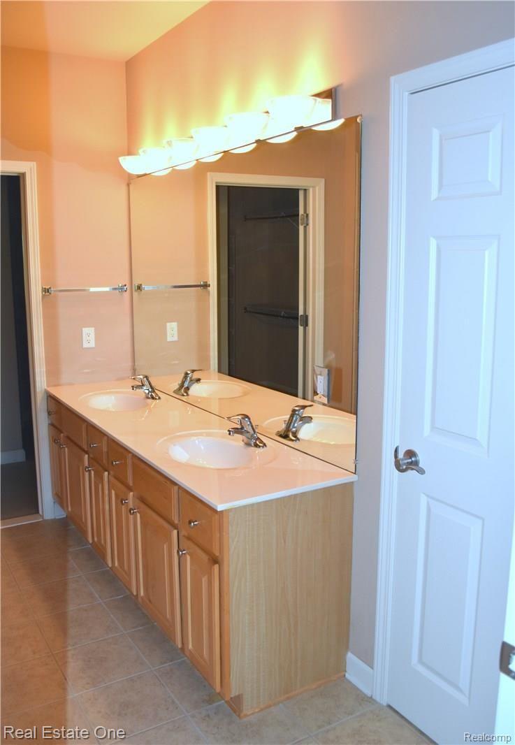 5128 Belmonte Drive Rochester, MI 48306 - Photo 14 of 22 15a.JPG