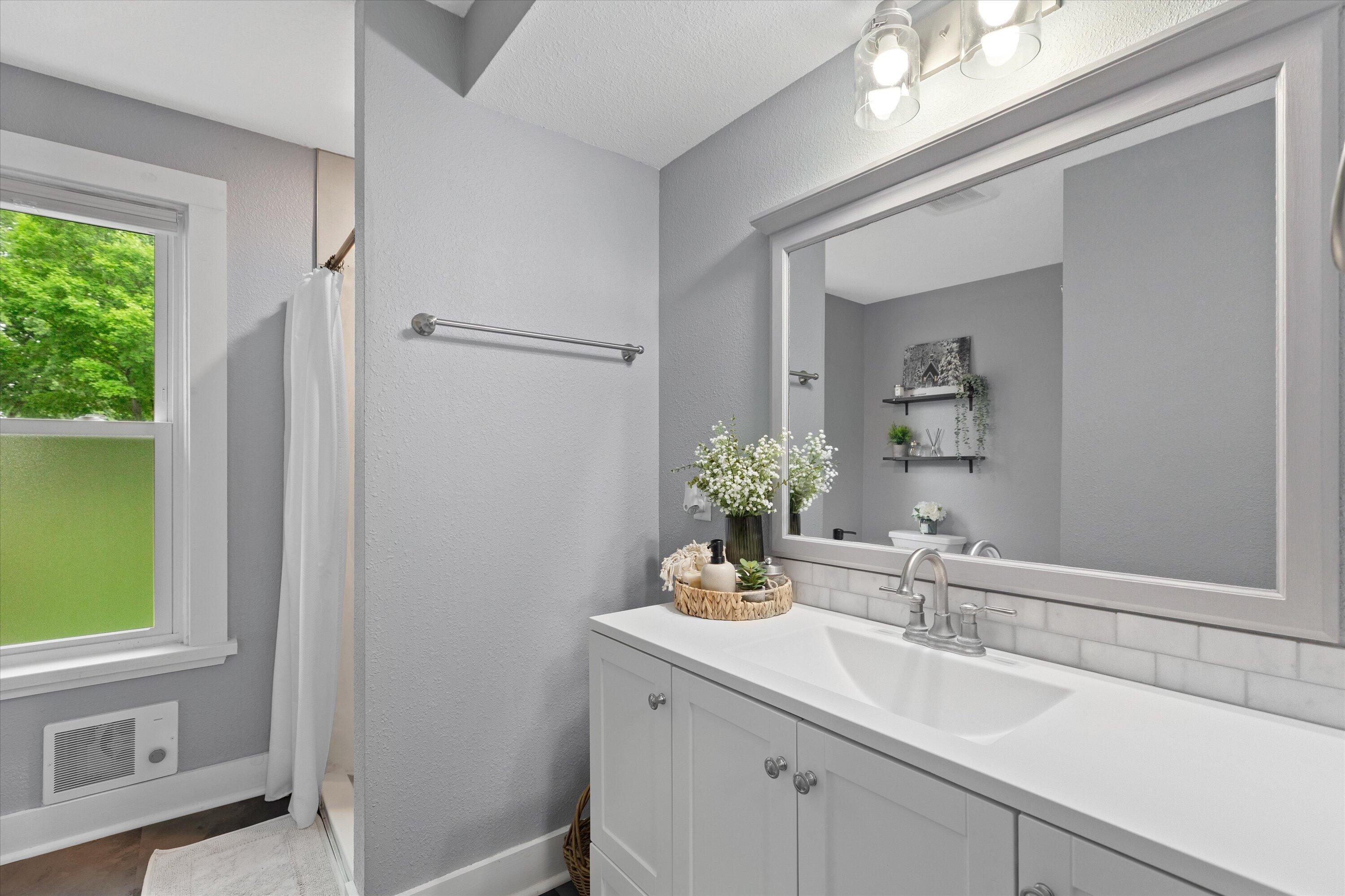 N4W22625 Bluemound Road Pewaukee, WI 53186 - Photo 24 of 41 Main Lvl full bath