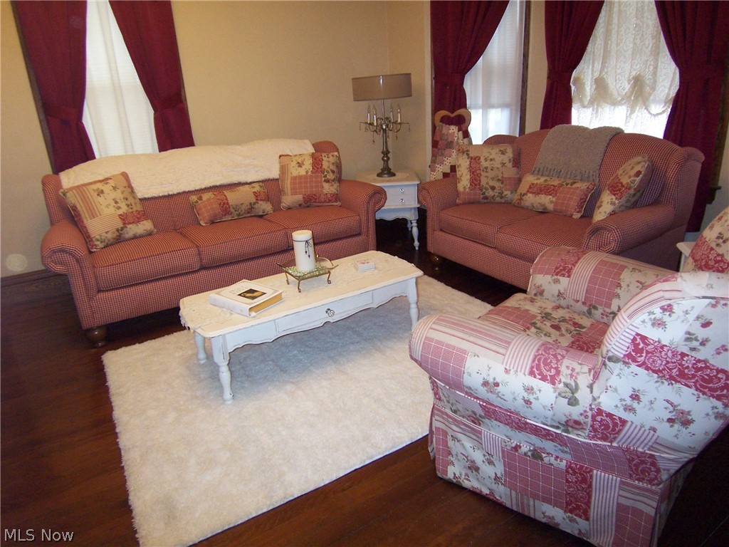 405 27th Street Vienna, WV 26105 - Photo 8 of 34 15X15 Living Room