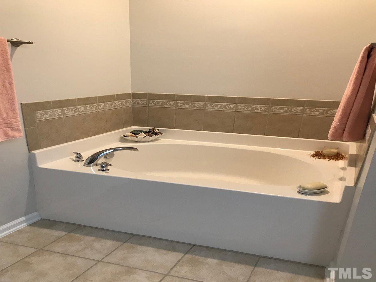 5402 Silver Moon Lane Raleigh, NC 27606 - Photo 14 of 25 Great soaking tub!