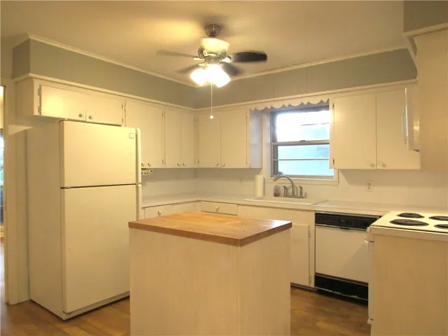 a view of a bathroom