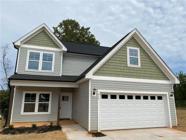 $310,999 | 415 East Lee Avenue, Yadkinville, NC 27055