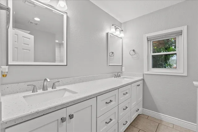 $525,000 | 5002 Raford Lane, Santa Fe, TX 77510