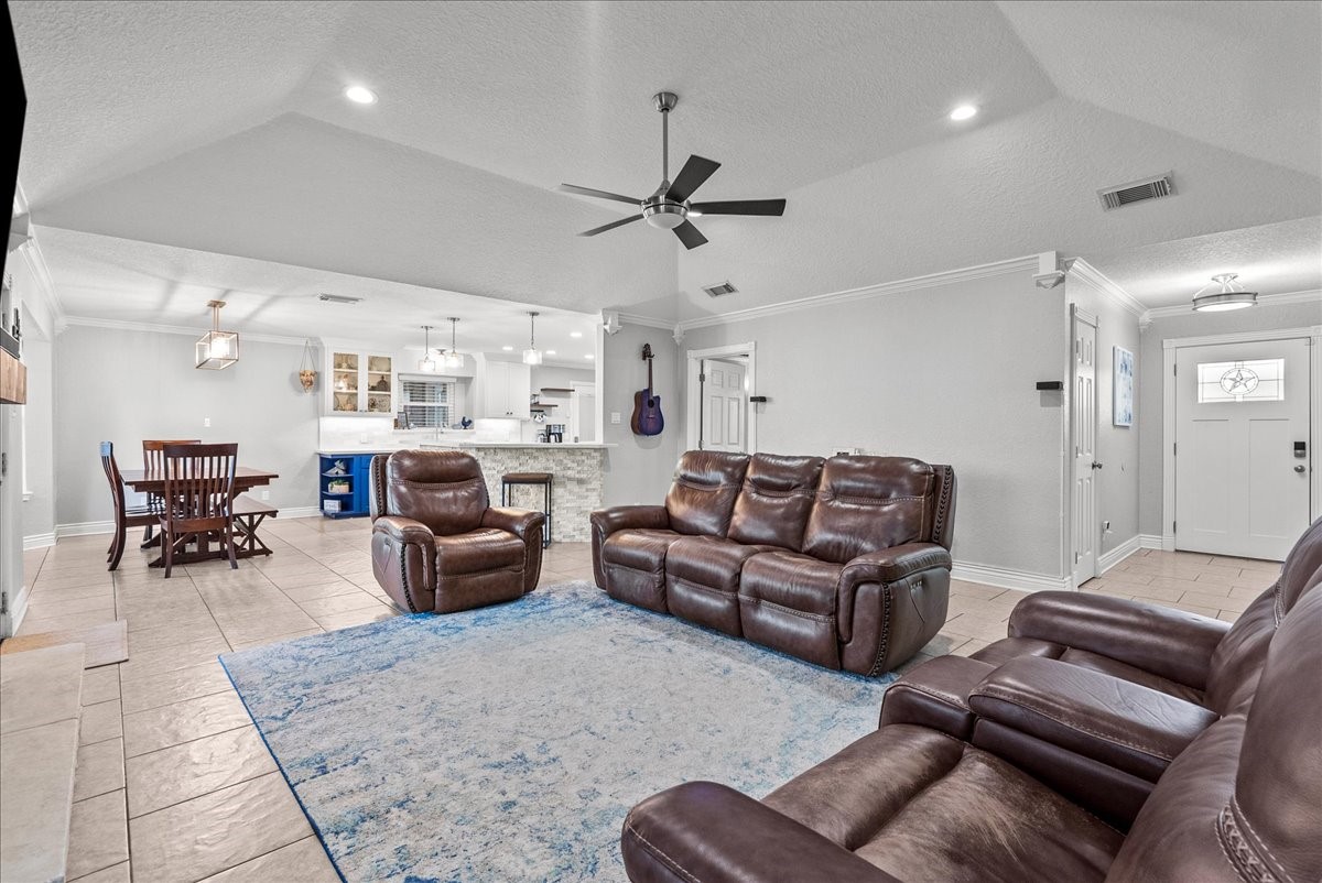 5002 Raford Lane Santa Fe, TX 77510 - Photo 9 of 50