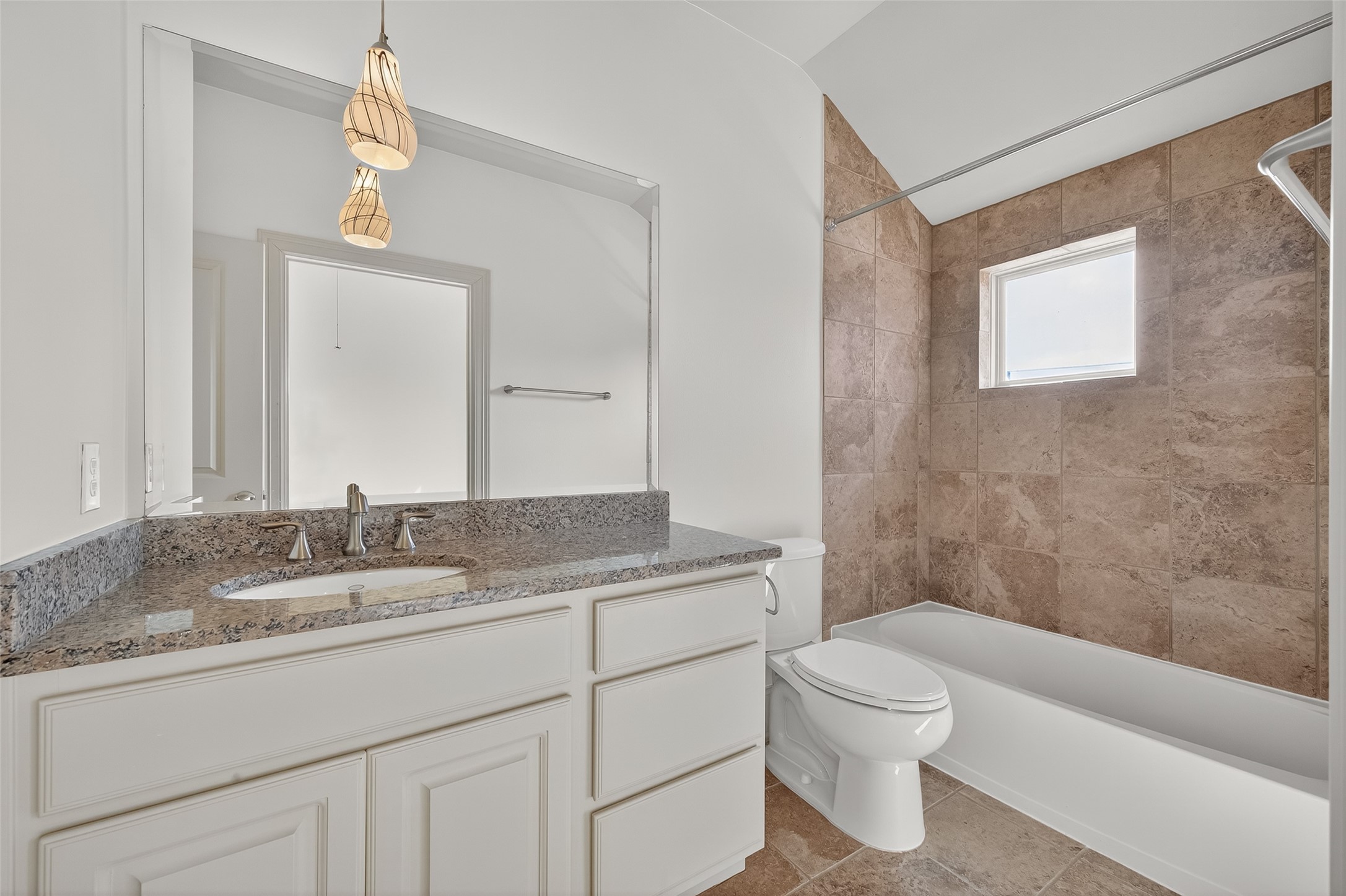 931 West 23rd Street, Unit K Houston, TX 77008 - Photo 31 of 40 Come and relax on the 6'3" x 18'9" patio with privacy fence located off of the family room.