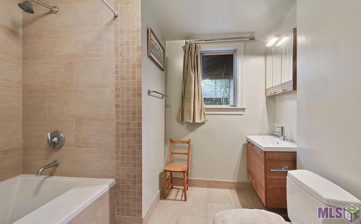 856 Moore Street Baton Rouge, LA 70806 - Photo 13 of 24 Hall Bathroom