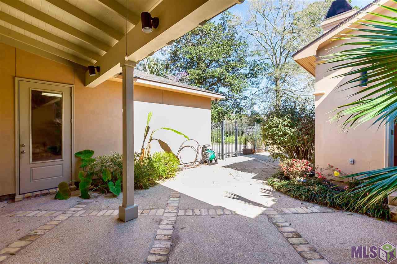 856 Moore Street Baton Rouge, LA 70806 - Photo 21 of 24 Courtyard