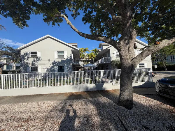 $2,200 | 510 Northeast 17th Avenue, Unit 206, Fort Lauderdale, FL 33301