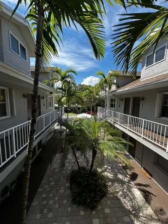 $2,200 | 510 Northeast 17th Avenue, Unit 206, Fort Lauderdale, FL 33301