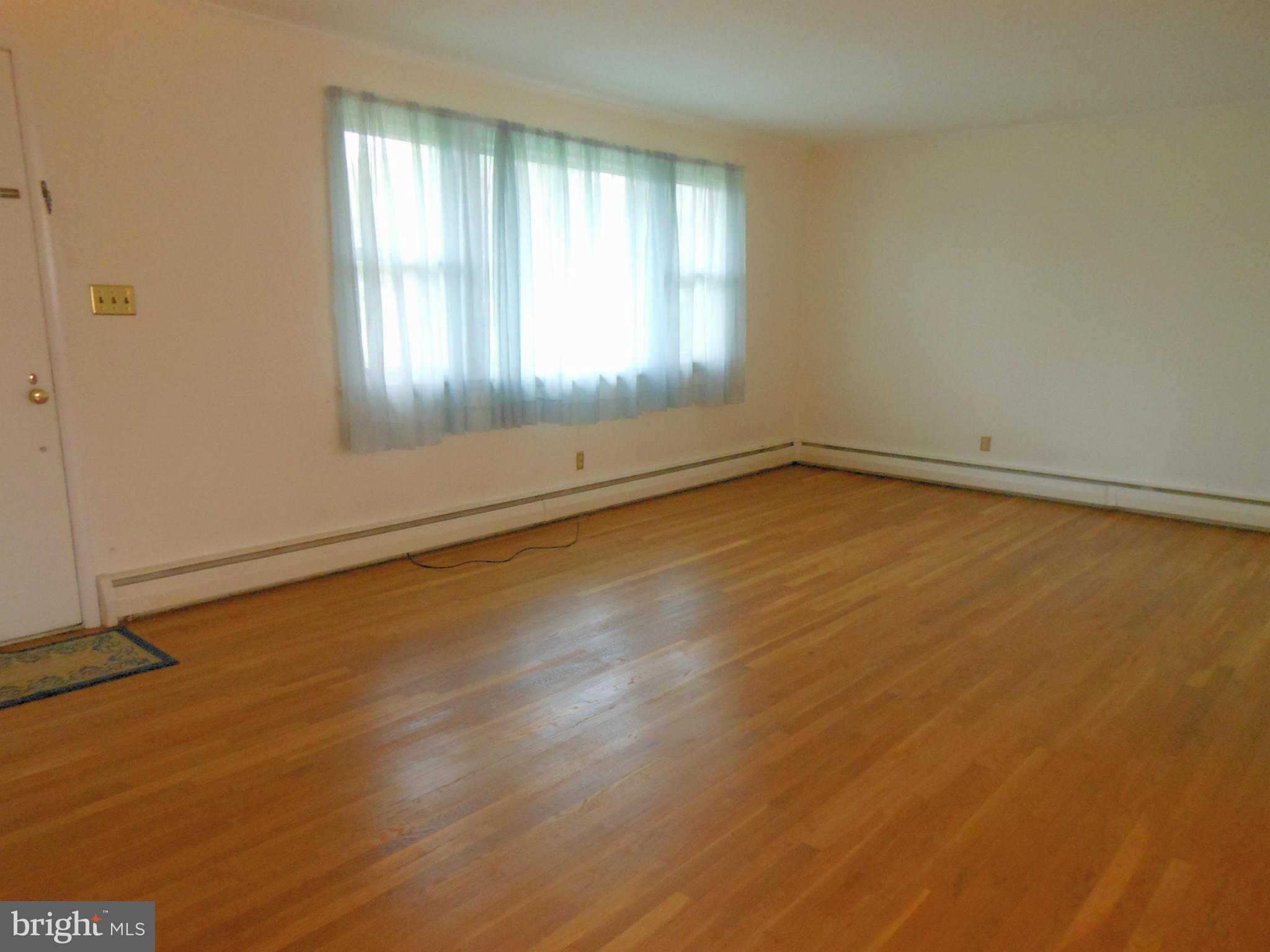 2115 Eastham Road Lutherville-Timonium, MD 21093 - Photo 4 of 23 Living Room