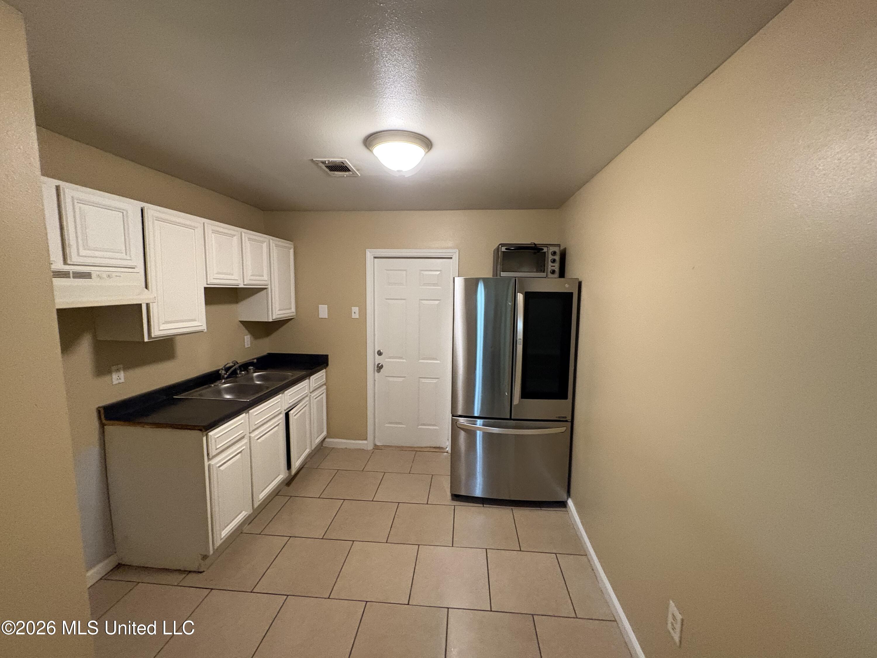 6525 Jasmine Street, Unit 6 Moss Point, MS 39563 - Photo 4 of 8 Kitchen