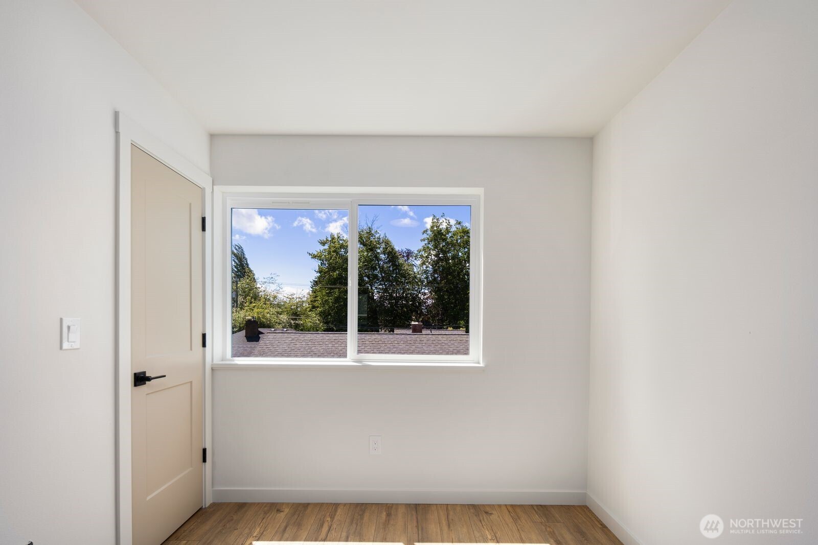 1251 Southwest 151st Street Seattle, WA 98166 - Photo 15 of 27