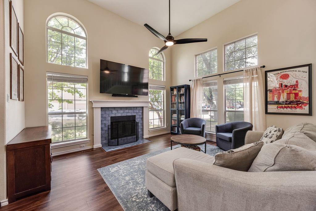 819 Canal Street Irving, TX 75063 - Photo 3 of 32
