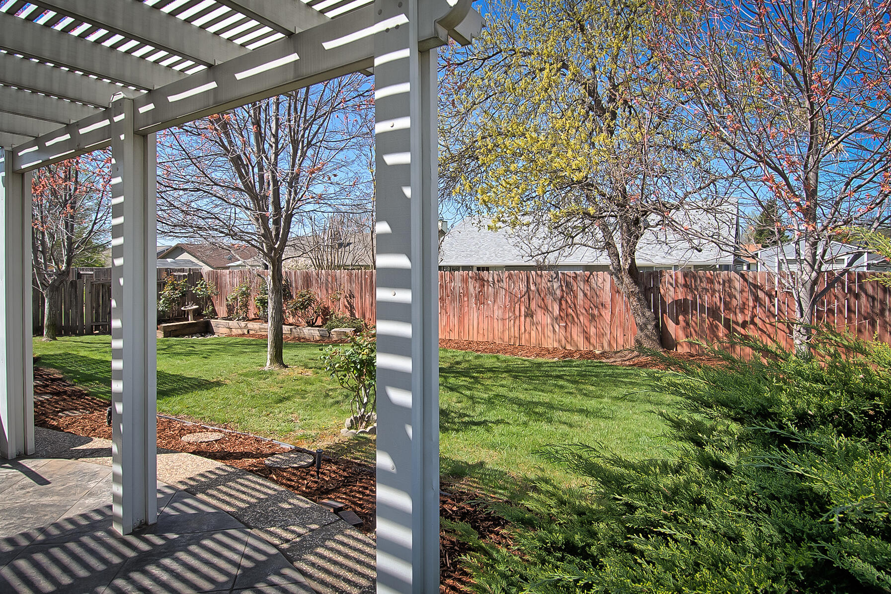 1566 Lavender Way Redding, CA 96003 - Photo 33 of 36 a view of a back yard