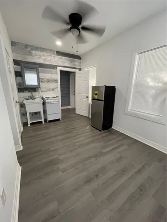 $850 | 2302 Avenue H, Unit 7, Rosenberg, TX 77471