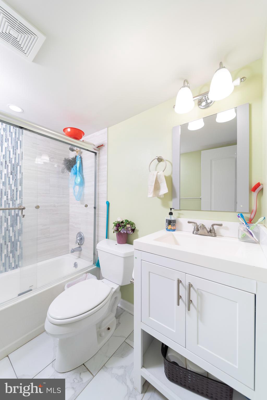 13807 Gilbert Road Woodbridge, VA 22193 - Photo 21 of 44 Bathroom #3