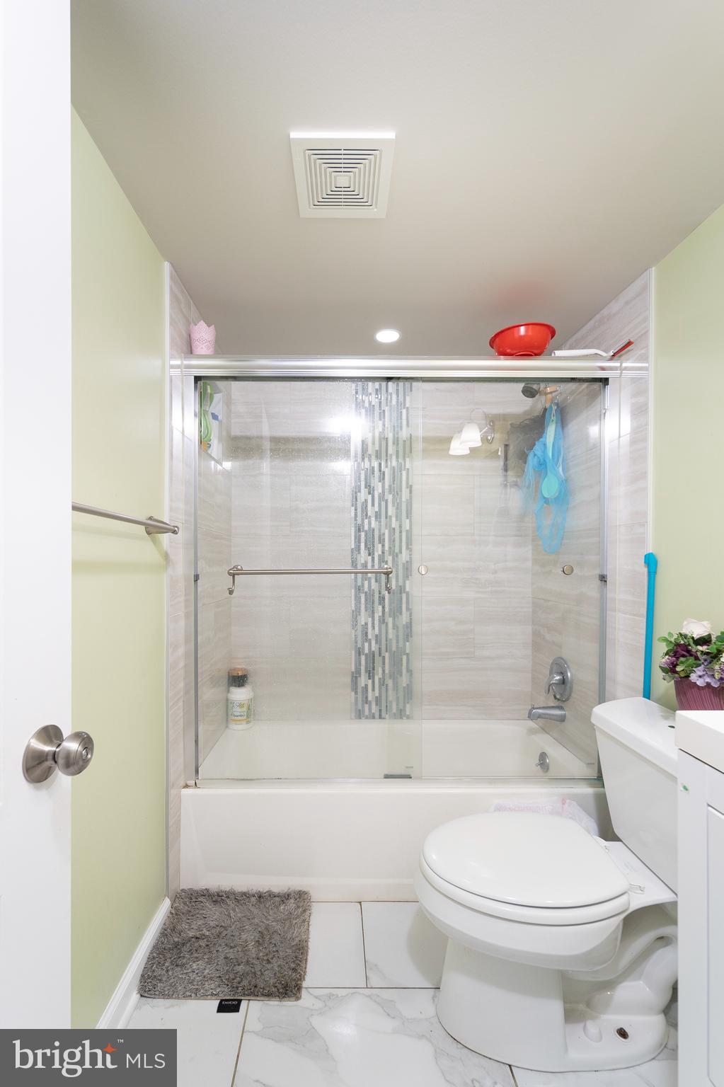 13807 Gilbert Road Woodbridge, VA 22193 - Photo 22 of 44 Bathroom #3