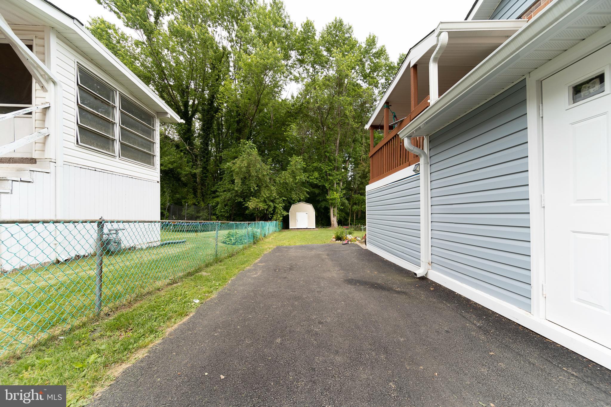 13807 Gilbert Road Woodbridge, VA 22193 - Photo 38 of 44 Driveway