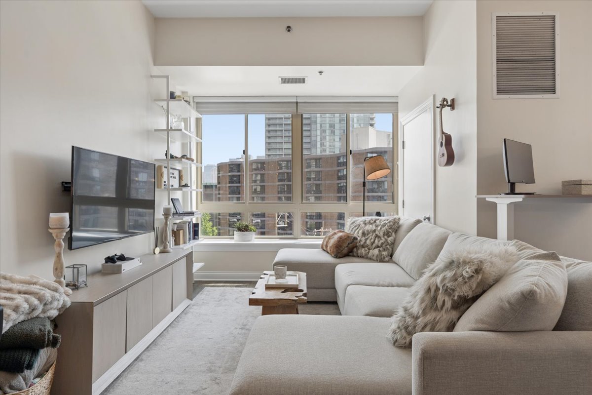 230 West Division Street, Unit 602 Chicago, IL 60610 - Photo 6 of 25