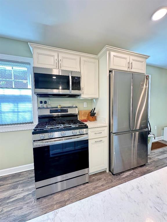 318 Vanadium Road Pittsburgh, PA 15243 - Photo 10 of 30 a kitchen with a stove a refrigerator and a microwave
