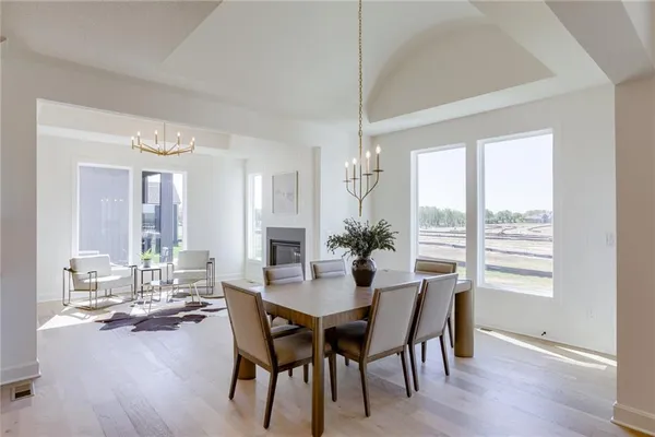 $910,174 | 2432 West 177th Street, Overland Park, KS 66085