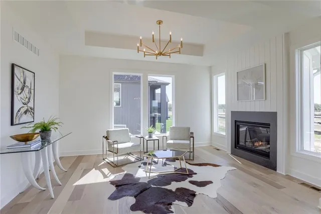 $900,525 | 2432 West 177th Street, Overland Park, KS 66085