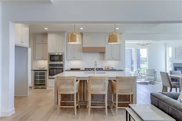 $910,174 | 2432 West 177th Street, Overland Park, KS 66085