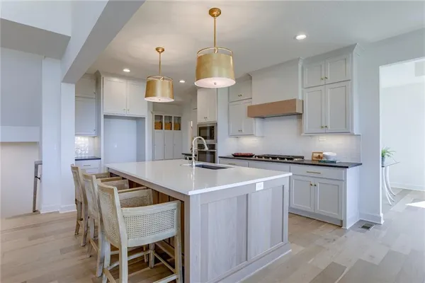 $910,174 | 2432 West 177th Street, Overland Park, KS 66085