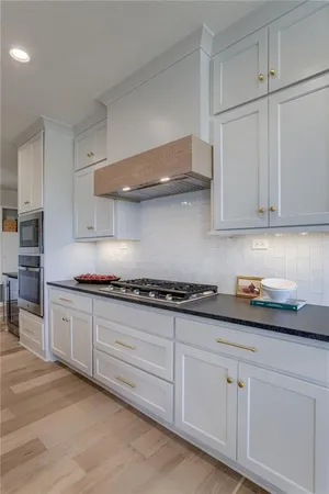 $910,174 | 2432 West 177th Street, Overland Park, KS 66085