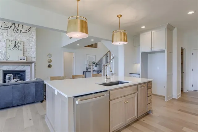 $900,525 | 2432 West 177th Street, Overland Park, KS 66085