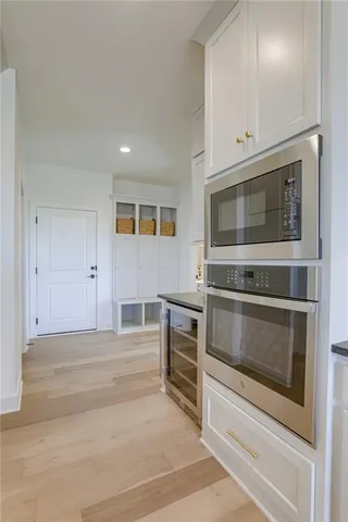 $900,525 | 2432 West 177th Street, Overland Park, KS 66085