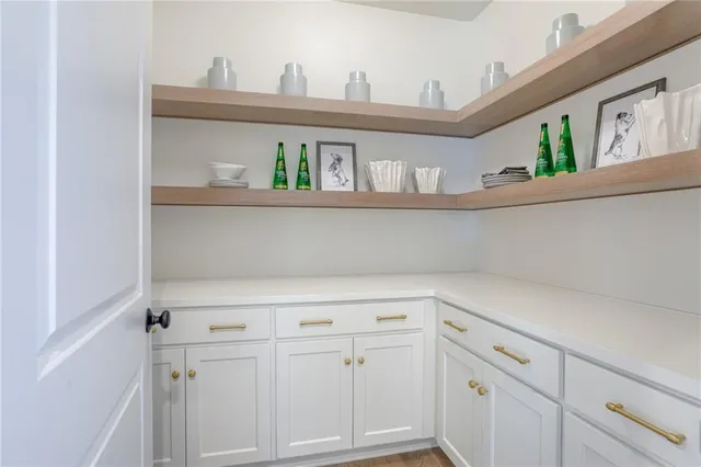 $900,525 | 2432 West 177th Street, Overland Park, KS 66085