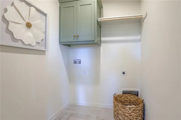 $910,174 | 2432 West 177th Street, Overland Park, KS 66085