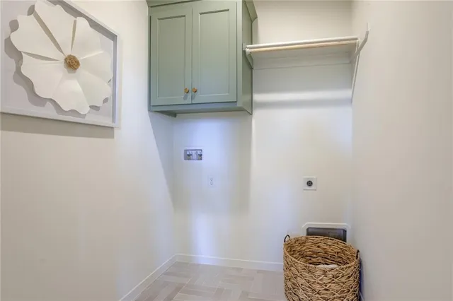 $900,525 | 2432 West 177th Street, Overland Park, KS 66085