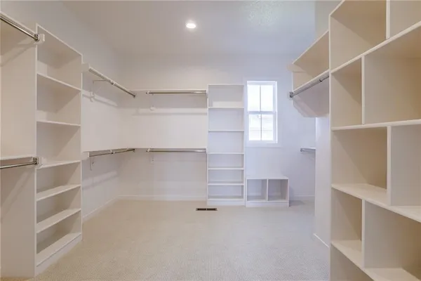 $910,174 | 2432 West 177th Street, Overland Park, KS 66085