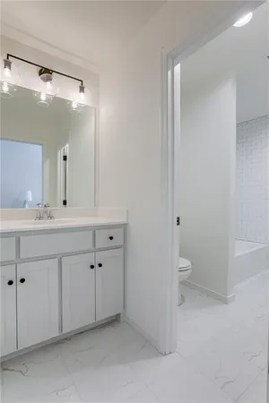 $910,174 | 2432 West 177th Street, Overland Park, KS 66085