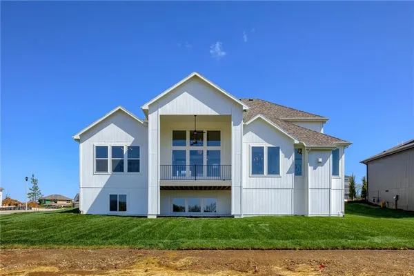 $910,174 | 2432 West 177th Street, Overland Park, KS 66085