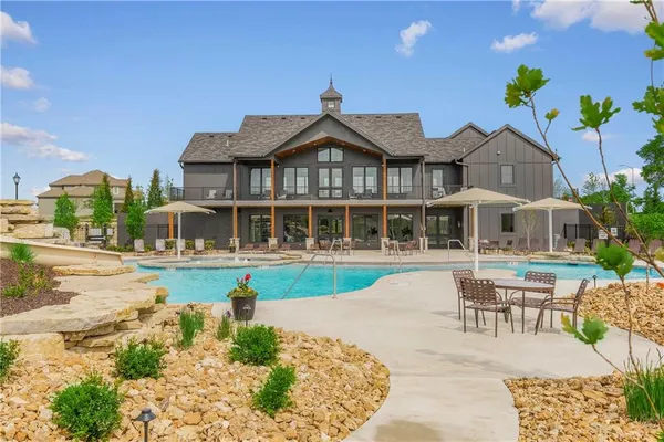 $910,174 | 2432 West 177th Street, Overland Park, KS 66085