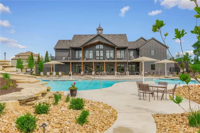 $900,525 | 2432 West 177th Street, Overland Park, KS 66085