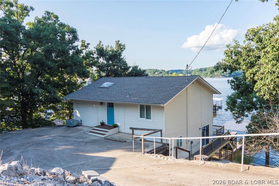 749 Lucy Road Lake Ozark, MO 65049 - Photo 4 of 27 Welcome Home to your Lake House