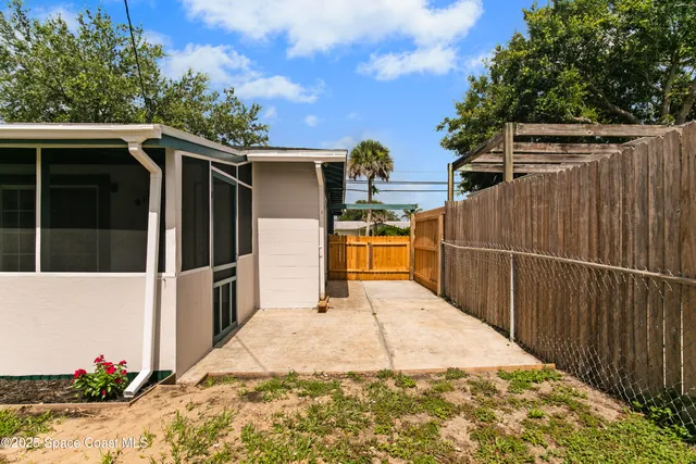 a view of a backyard with cabin