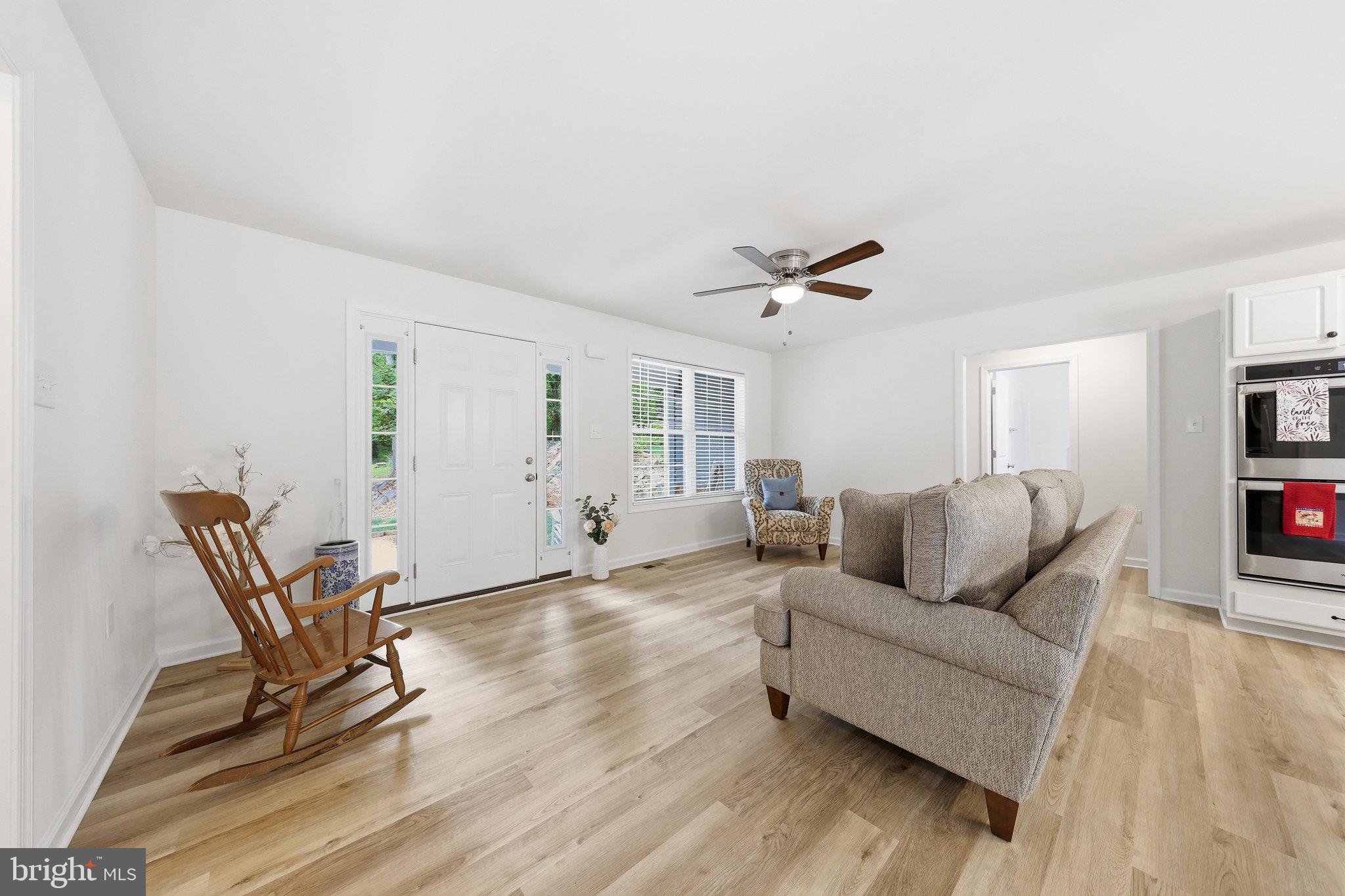 1063 Whitmer Road Shenandoah Junction, WV 25442 - Photo 4 of 53 Living Room